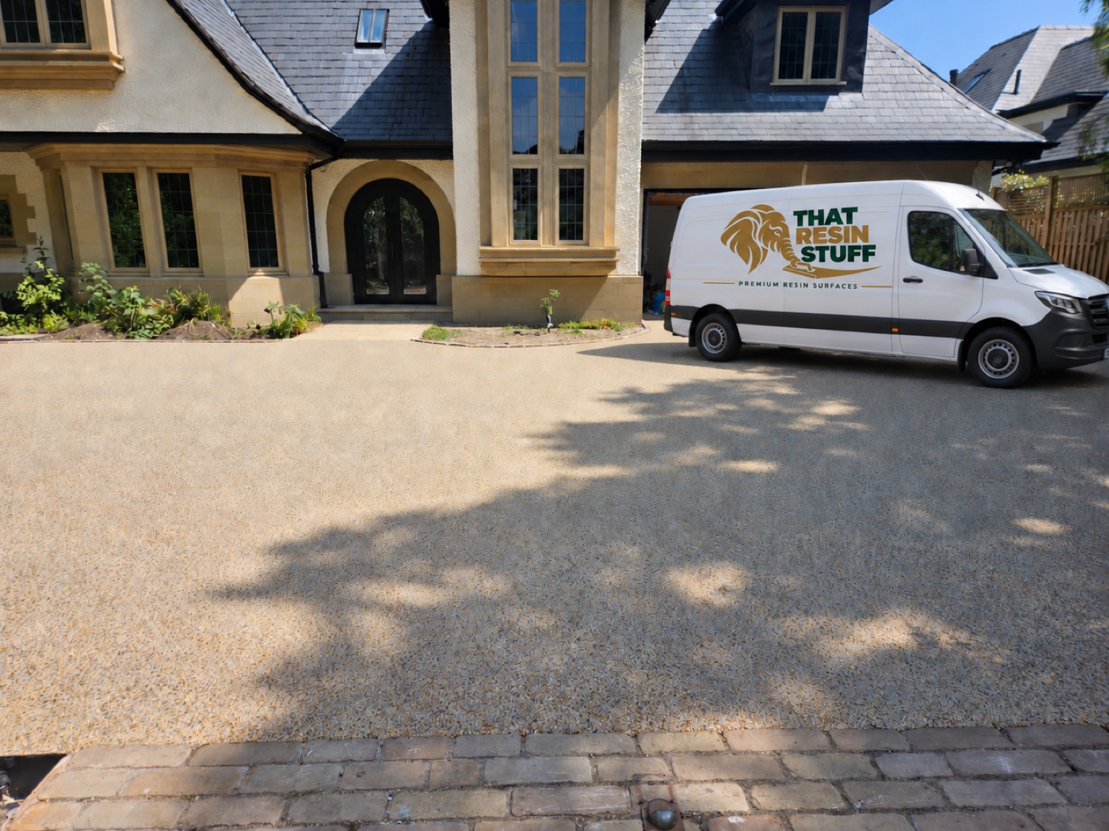 That Resin Stuff liveried van on a resin bound driveway
