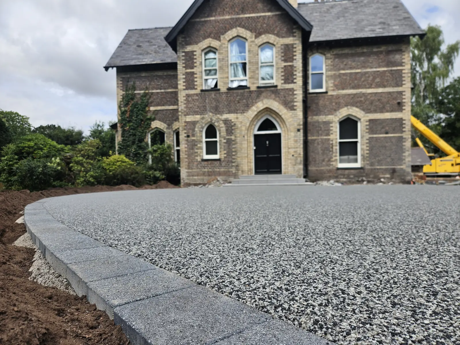 Large resin bound driveway in the Moonshadow blend at a converted convent in Altrincham, 250 square metres