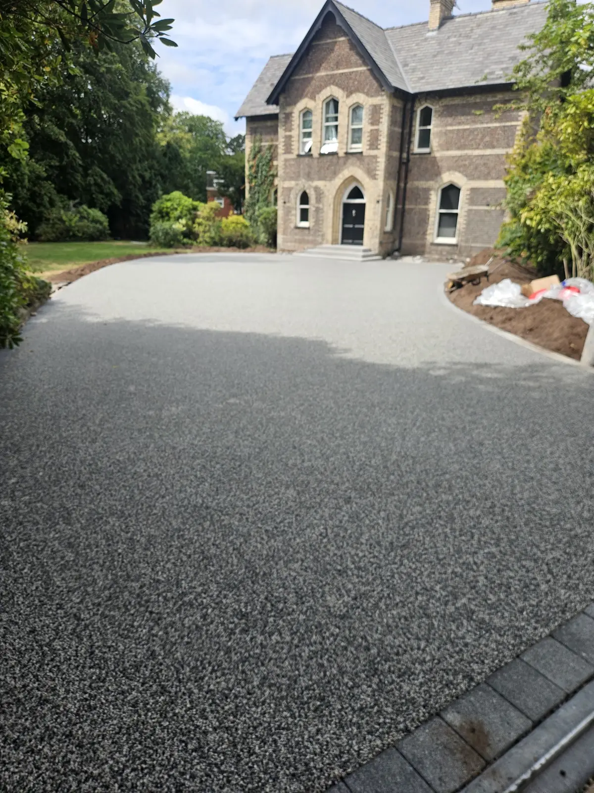 Wide Moonshadow resin bound forecourt at a large period property, 250 square metres