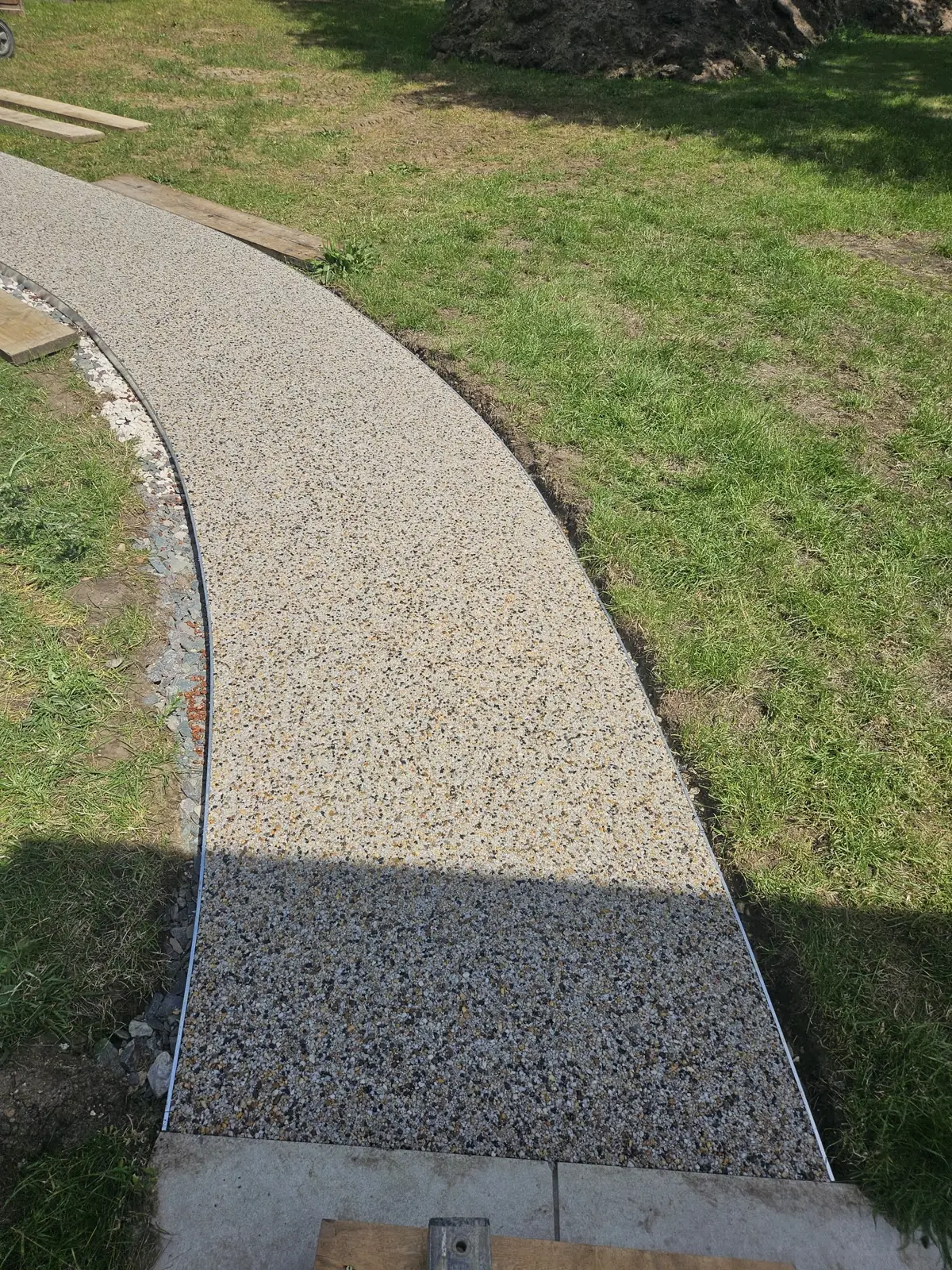 Aurora blend resin bound garden path, permeable and trip-free, winding between lawn and planting in Aspley Guise