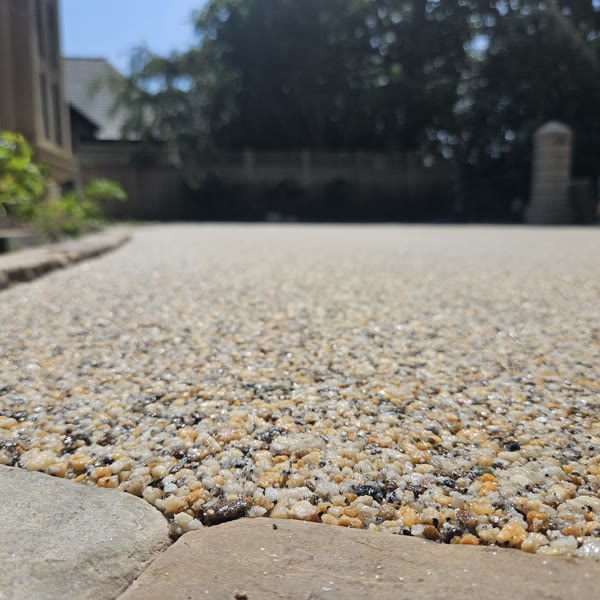 Close view of Aurora resin bound aggregate bound in UV-stable resin